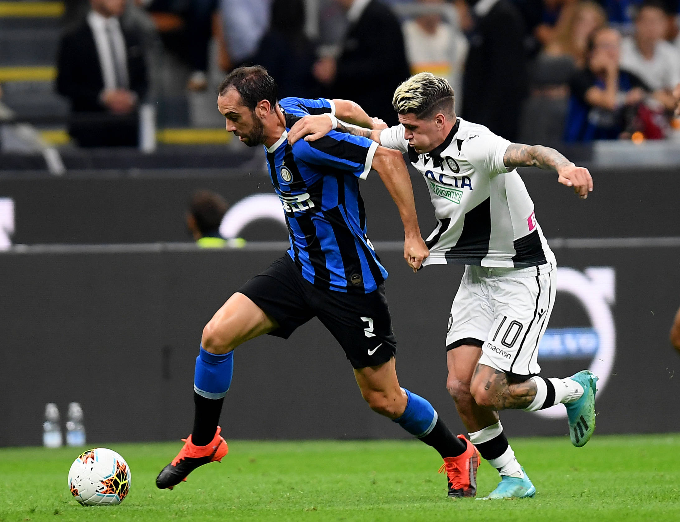 牌叙事与竞 牌叙事与竞