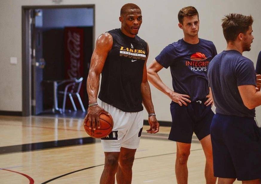 一攻一守错 一攻一守错